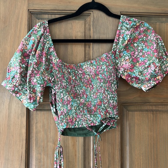 Lost + wander floral crop top size small - Picture 3 of 4